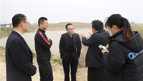 束昱辉董事长莅临新丰镇荷兰花海项目建设现场考察