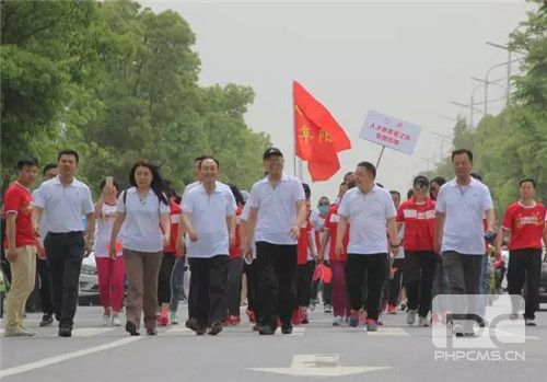 2000市民走进双清湾 无限极养生行走日引爆阜城!