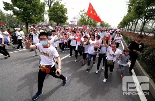 2000市民走进双清湾 无限极养生行走日引爆阜城!
