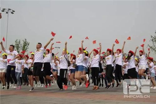 2000市民走进双清湾 无限极养生行走日引爆阜城!