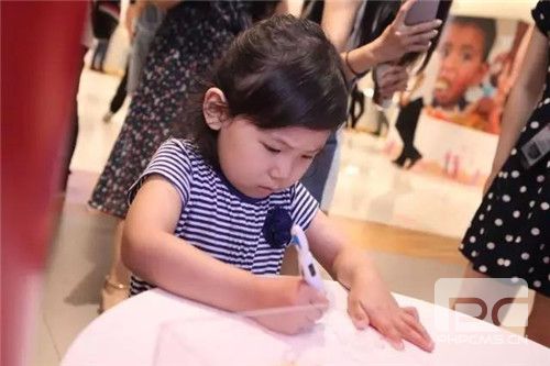 “爱上你的微笑”集善如新蜜儿餐项目摄影展启动仪式隆重举行