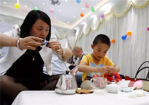 孝行天下,感恩父母——理想孝道亲子茶艺活动在昆温情举行