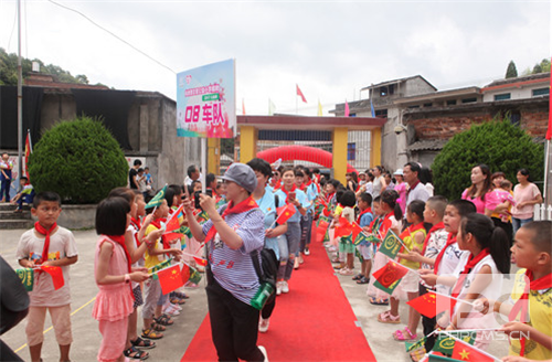 2017让爱传出去 ——第101所尚赫曹文爱小学揭牌仪式举行