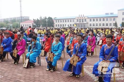 “温暖更骄傲” 蒙古中学德邻书屋落成