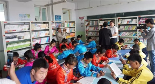 “温暖更骄傲” 蒙古中学德邻书屋落成