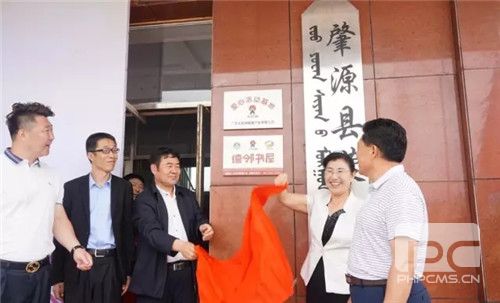 “温暖更骄傲” 蒙古中学德邻书屋落成