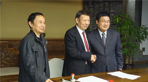 三株集团与四川省医药行业协会中药产业分会签署合作协议