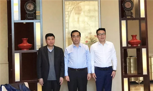 绿叶国家级盐城经开区1000亩用地正式签约,盐城市委书记王荣平、市长戴源亲切接见徐建成董事长和李仙霖总裁