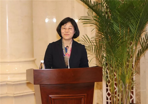 绿叶国家级盐城经开区1000亩用地正式签约,盐城市委书记王荣平、市长戴源亲切接见徐建成董事长和李仙霖总裁