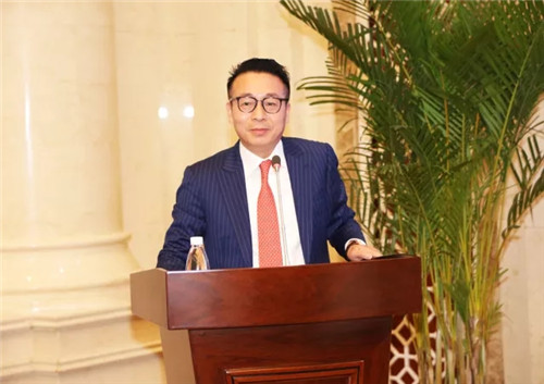 绿叶国家级盐城经开区1000亩用地正式签约,盐城市委书记王荣平、市长戴源亲切接见徐建成董事长和李仙霖总裁