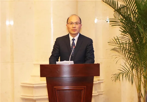 绿叶国家级盐城经开区1000亩用地正式签约,盐城市委书记王荣平、市长戴源亲切接见徐建成董事长和李仙霖总裁