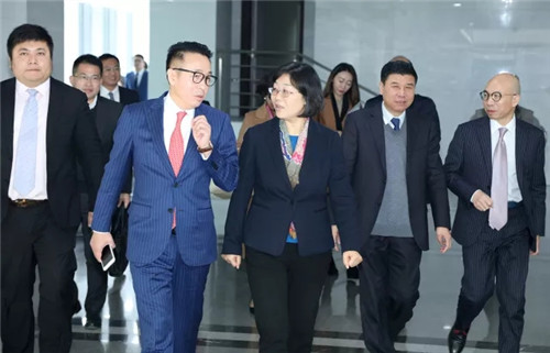 绿叶国家级盐城经开区1000亩用地正式签约,盐城市委书记王荣平、市长戴源亲切接见徐建成董事长和李仙霖总裁