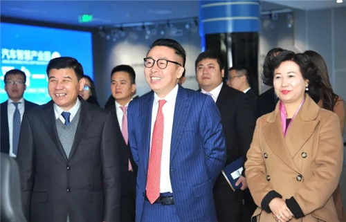 绿叶国家级盐城经开区1000亩用地正式签约,盐城市委书记王荣平、市长戴源亲切接见徐建成董事长和李仙霖总裁