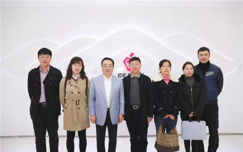 昆明市发改委主任李肇圣莅临理想,对市人大代表焦家良《建议把昆明打造成“健康中国”的领军城市》议案调研