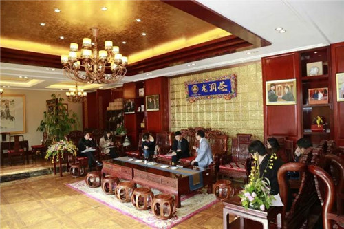 昆明市发改委主任李肇圣莅临理想,对市人大代表焦家良《建议把昆明打造成“健康中国”的领军城市》议案调研