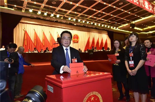 昆明市发改委主任李肇圣莅临理想,对市人大代表焦家良《建议把昆明打造成“健康中国”的领军城市》议案调研