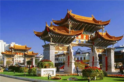 昆明市发改委主任李肇圣莅临理想,对市人大代表焦家良《建议把昆明打造成“健康中国”的领军城市》议案调研