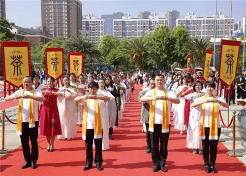 理想科技董事长焦家良博士参加云南“两会”,建议设立“云南茶节”