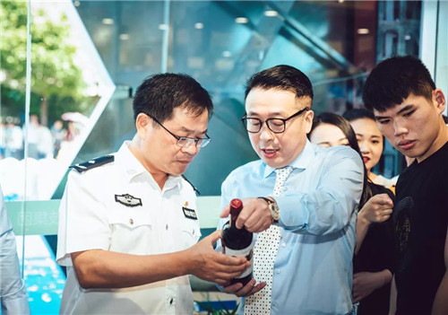 绿叶与警方合作!绿叶警务中心店(盐城店)盛大开业!并将在全国各地推广绿叶警务中心店发展!
