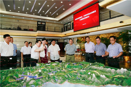 楚雄州、市领导一行莅临龙润和理想,聚焦彝药产业发展!