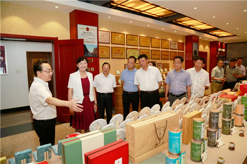 楚雄州、市领导一行莅临龙润和理想,聚焦彝药产业发展!