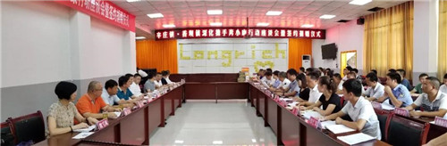 小包裹大爱心,隆力奇关爱香坝镇驻村干部
