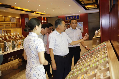 省政协委员联络委分党组书记、主任孙文忠一行莅临理想,指导企业党建发展