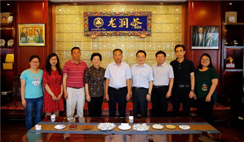 省政协委员联络委分党组书记、主任孙文忠一行莅临理想,指导企业党建发展