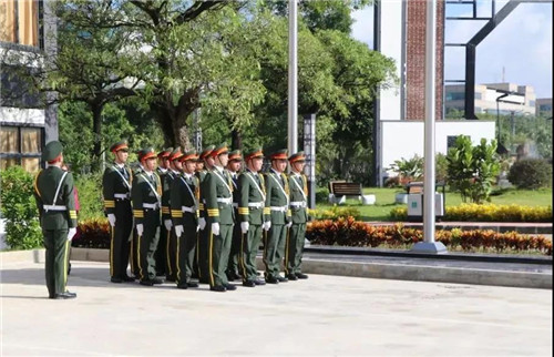 金科伟业(中国)有限公司隆重举行升旗仪式庆祝建军91周年