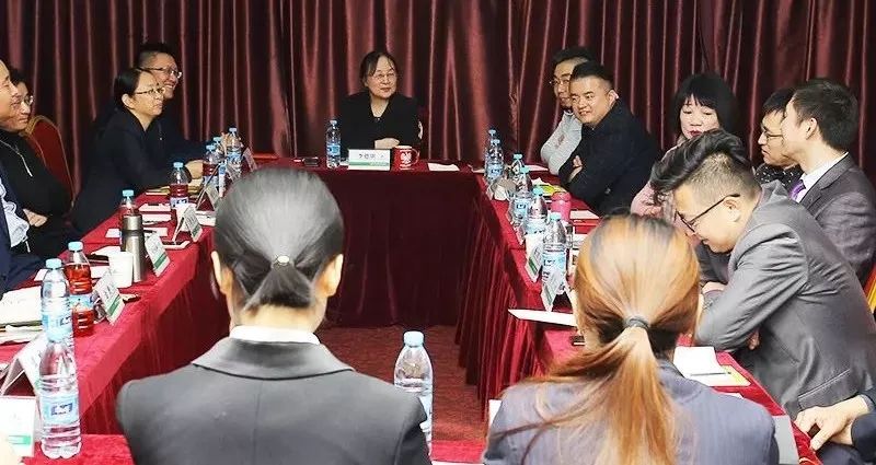 中国区市场总监何佳坤先生发言