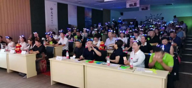 踔厉奋发 ,同行致远
