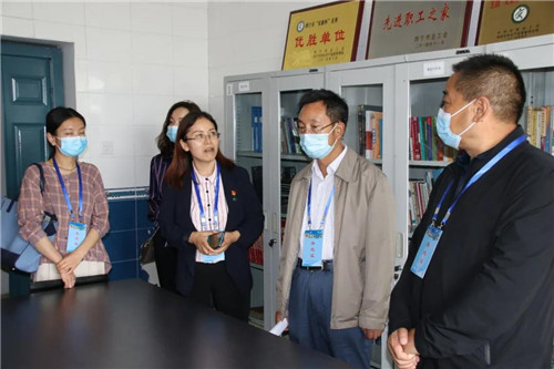 全省非公企业职工活动阵地建设观摩团一行莅临金诃藏药现场观摩