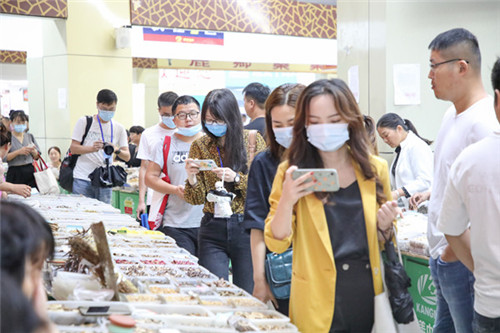 中央网信办“中部崛起势正劲”网络媒体采访团聚焦康美(亳州)中药城