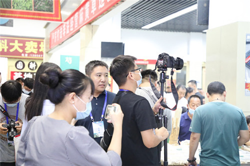 中央网信办“中部崛起势正劲”网络媒体采访团聚焦康美(亳州)中药城