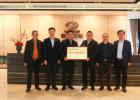 揭阳市卫生健康局、市红十字会联合向康美药业赠送“揭阳市抗击新冠疫情爱心捐赠企业”荣誉牌匾